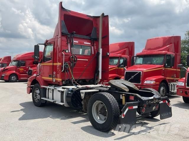 Volvo VNM42T Nyergesvontatók