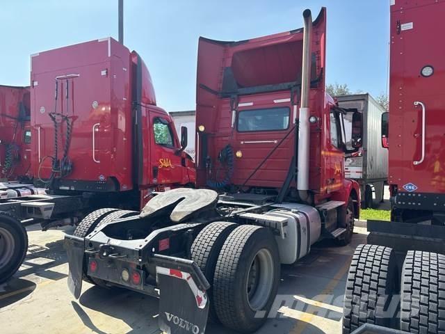 Volvo VNM42T Nyergesvontatók