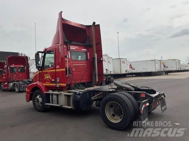 Volvo VNM42T Nyergesvontatók
