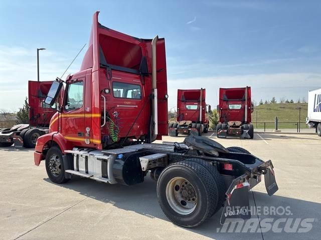 Volvo VNM42T Nyergesvontatók