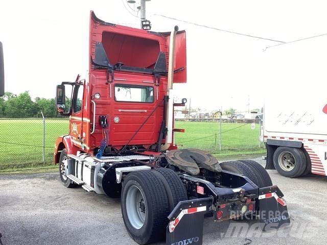 Volvo VNM42T Nyergesvontatók