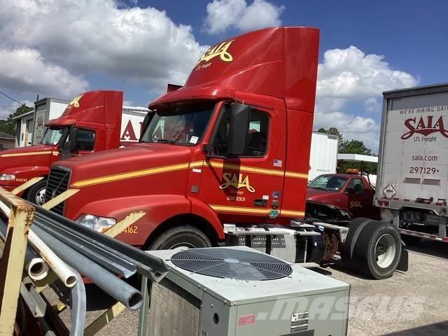 Volvo VNM42T Nyergesvontatók