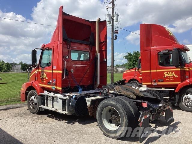 Volvo VNM42T Nyergesvontatók