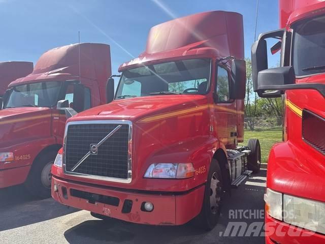 Volvo VNM42T Nyergesvontatók