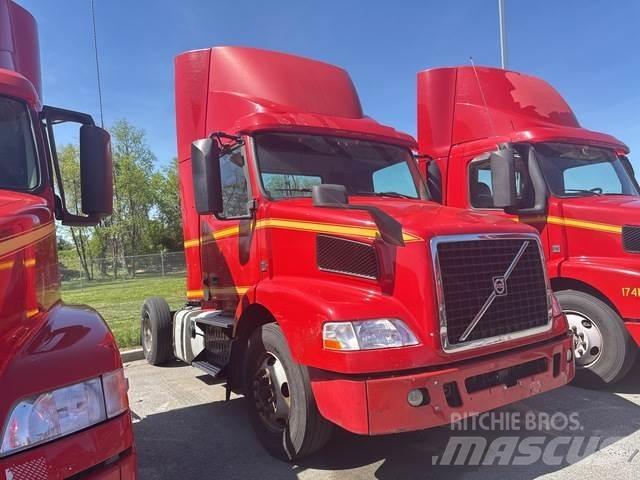 Volvo VNM42T Nyergesvontatók