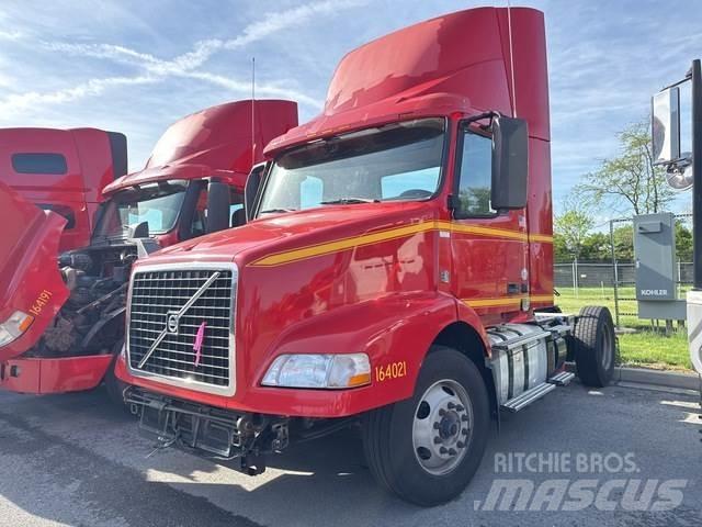 Volvo VNM42T Nyergesvontatók