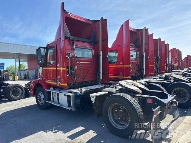 Volvo VNM42T Nyergesvontatók