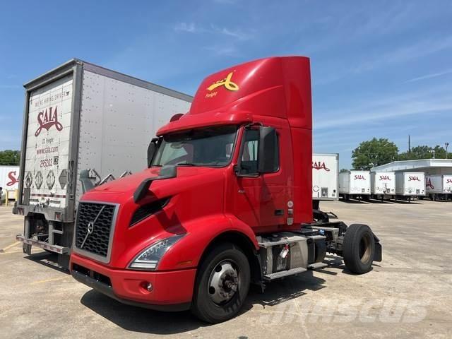 Volvo VNM42T Nyergesvontatók