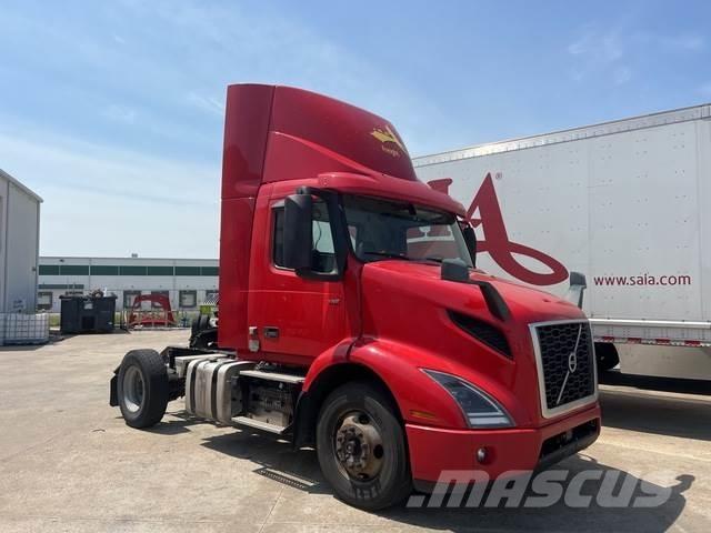 Volvo VNM42T Nyergesvontatók