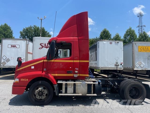 Volvo VNM42T Nyergesvontatók