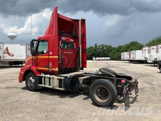 Volvo VNM42T Nyergesvontatók