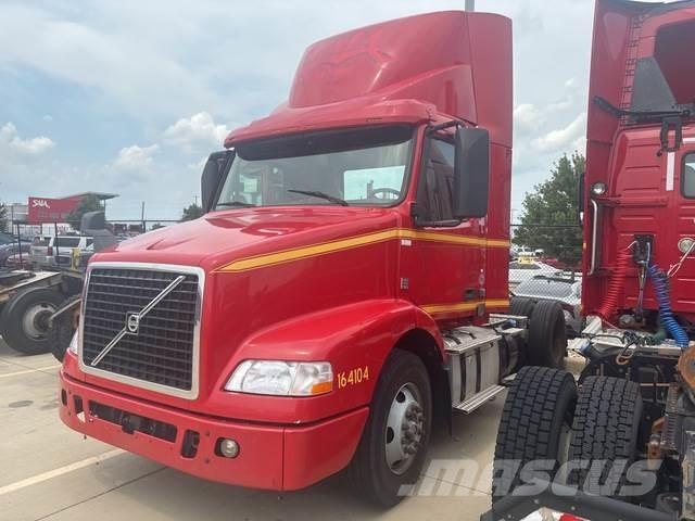 Volvo VNM42T Nyergesvontatók
