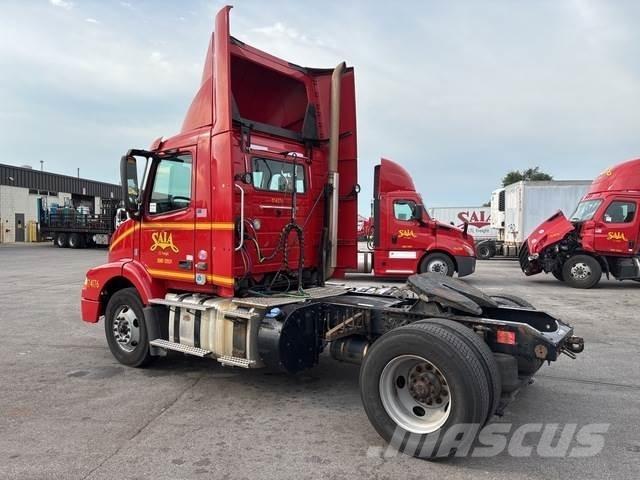 Volvo VNM42T Nyergesvontatók