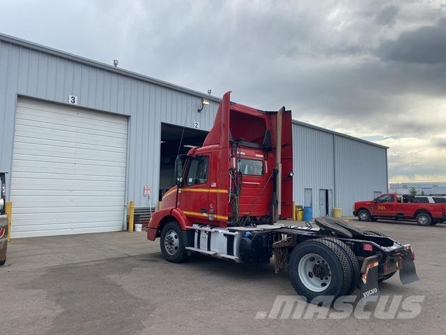 Volvo VNM42T Nyergesvontatók