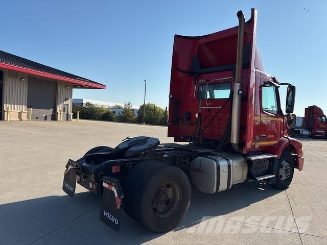 Volvo VNM42T Nyergesvontatók