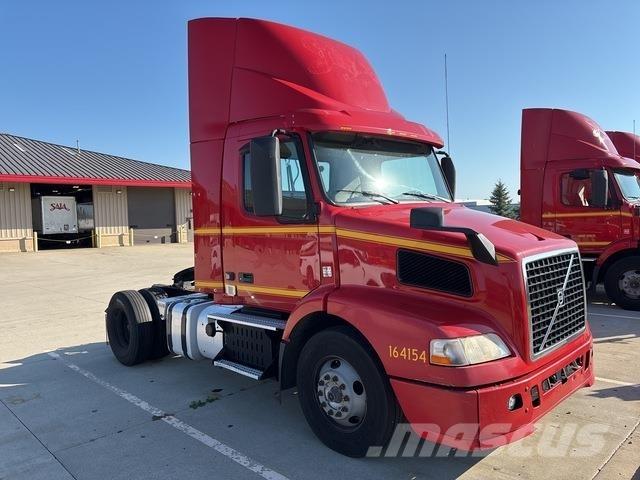 Volvo VNM42T Nyergesvontatók
