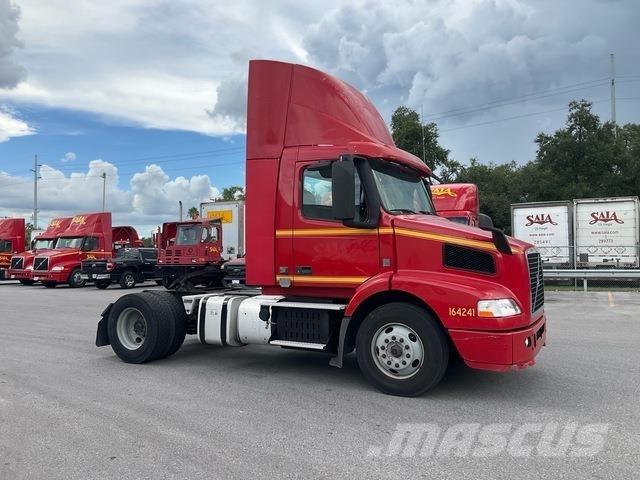 Volvo VNM42T Nyergesvontatók
