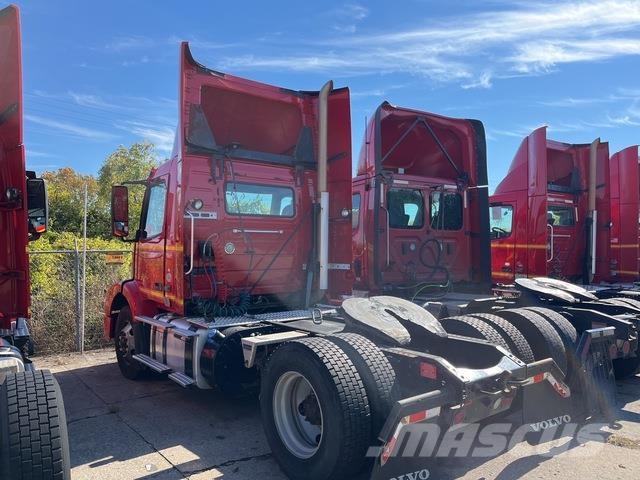 Volvo VNM42T Nyergesvontatók