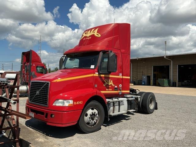 Volvo VNM42T Nyergesvontatók