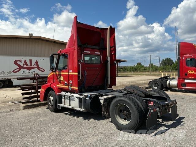 Volvo VNM42T Nyergesvontatók