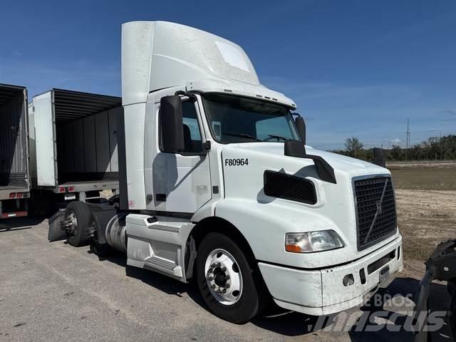 Volvo VNM64T Nyergesvontatók