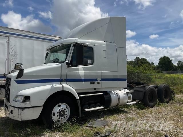 Volvo VNR64T Nyergesvontatók