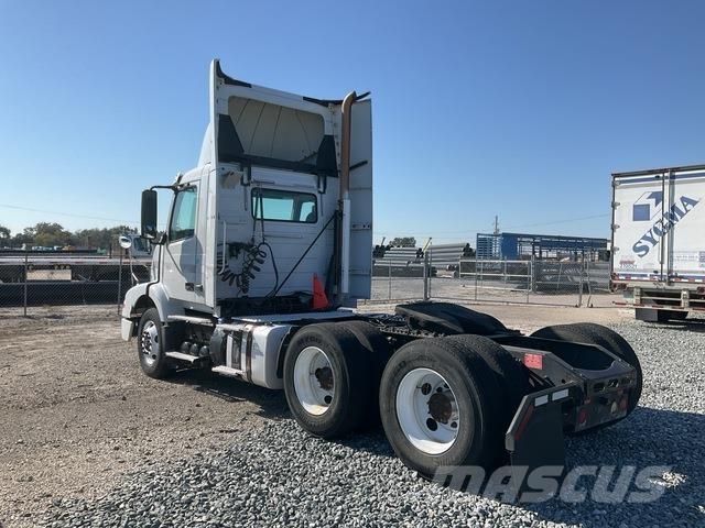 Volvo VNR64T Nyergesvontatók