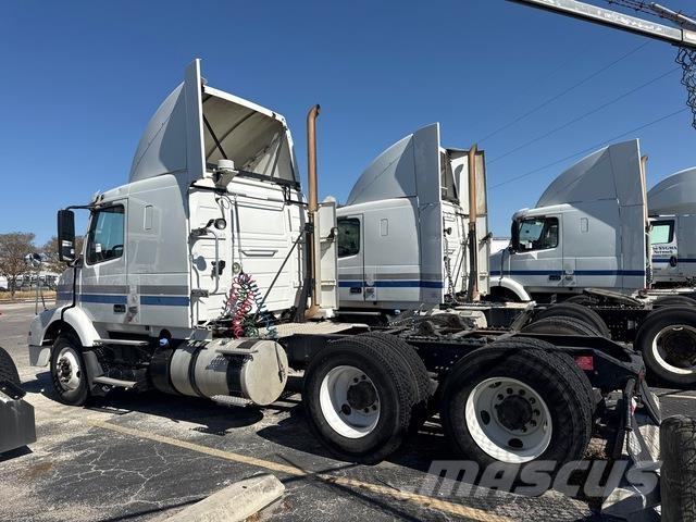 Volvo VNR64T Nyergesvontatók