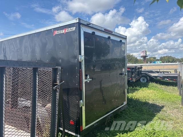 Wells Cargo  Dobozos pótkocsik