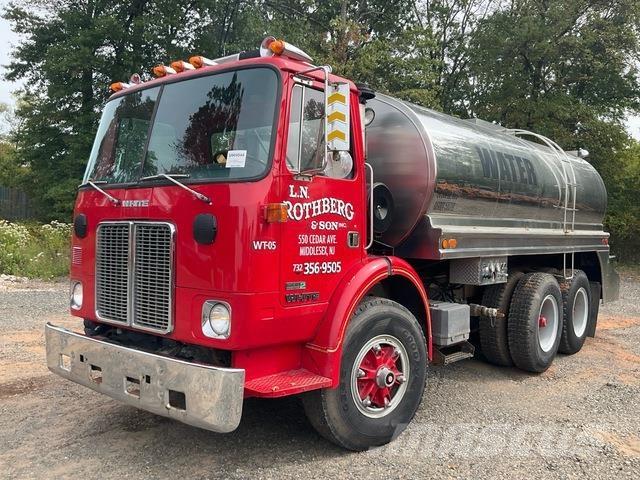 White  Vízszállító teherautók