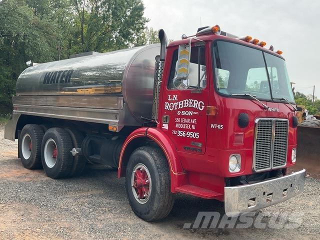 White  Vízszállító teherautók