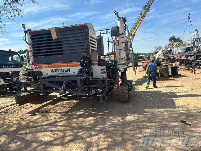 Wirtgen SP25 Beton terítőgépek