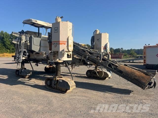 Wirtgen SP25i Beton terítőgépek