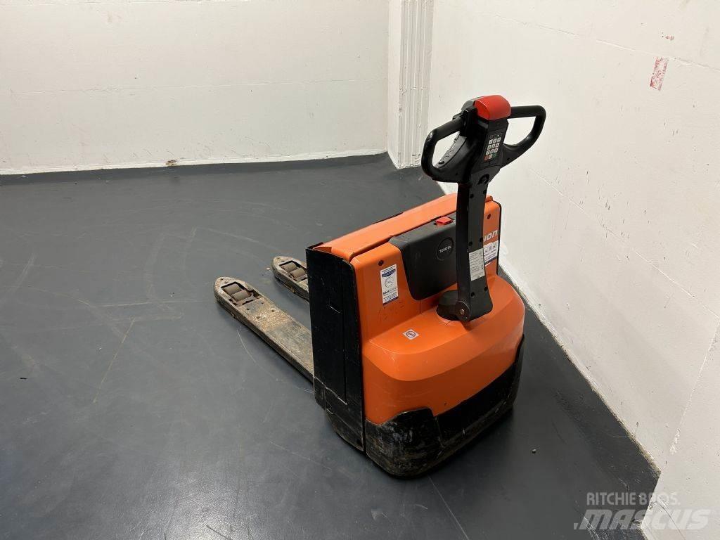 BT LWE200 Alacsony emelőkocsi