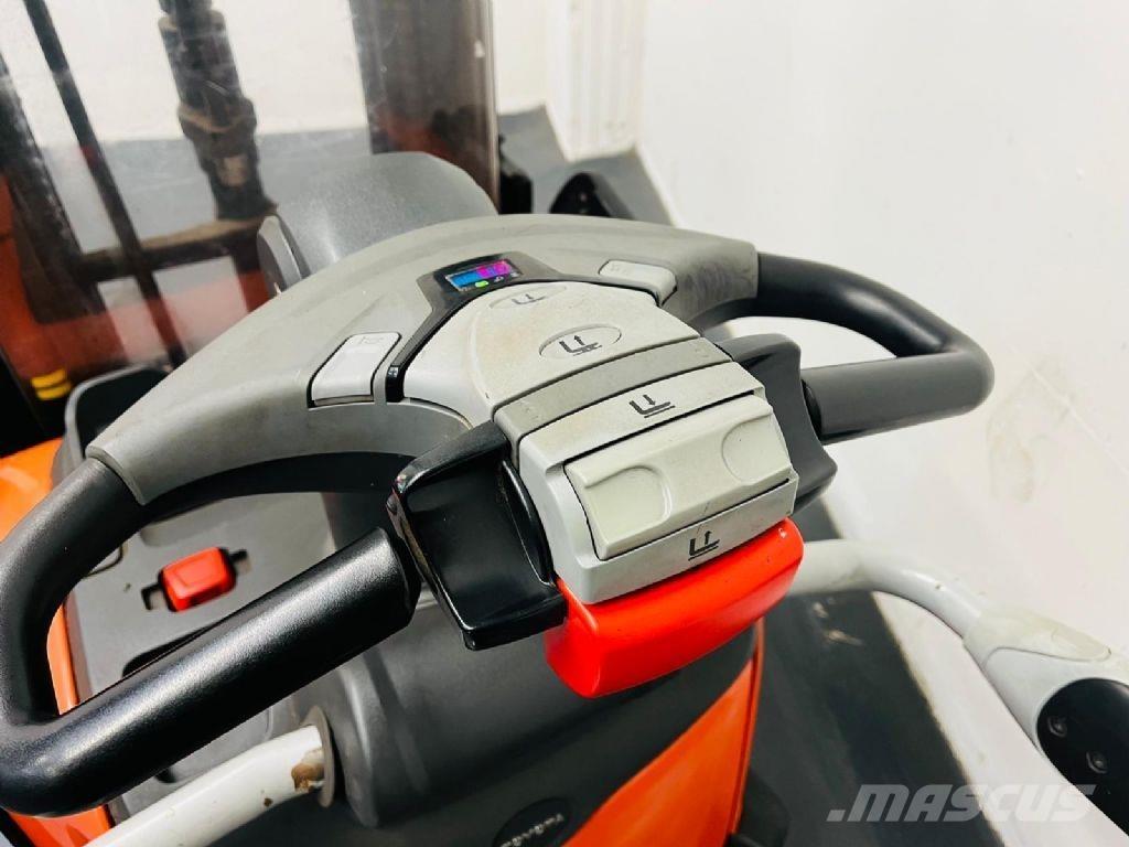 BT SPE160L Gyalogkíséretű targonca