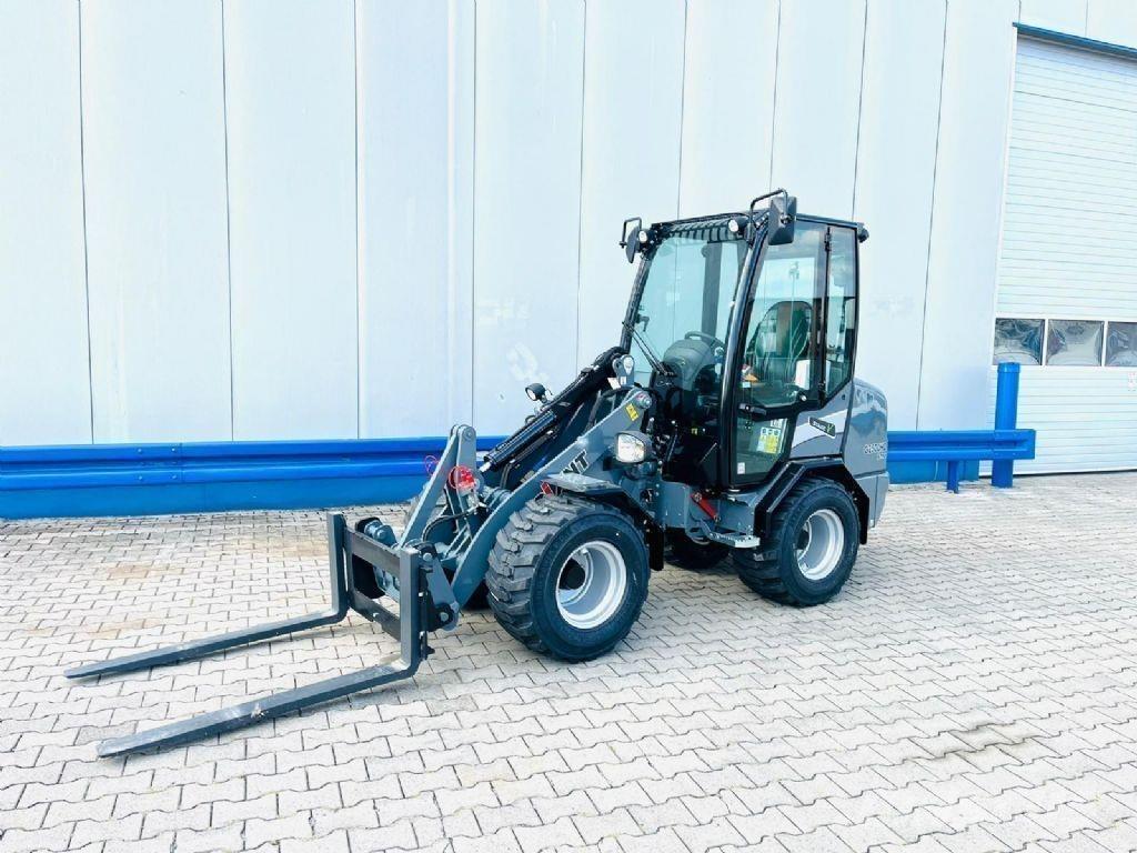 GiANT G2500 X-TRA HD Gumikerekes homlokrakodók