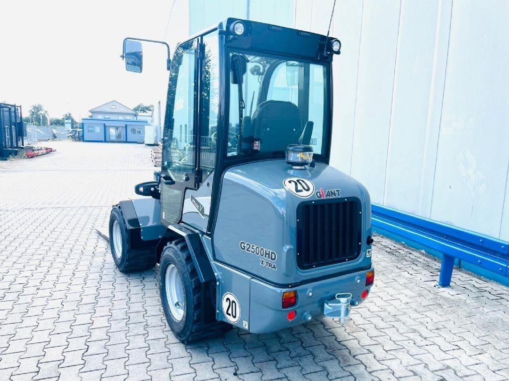 GiANT G2500 X-TRA HD Gumikerekes homlokrakodók