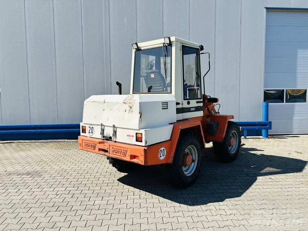 Schaeff KL835 Kompaktrakodók