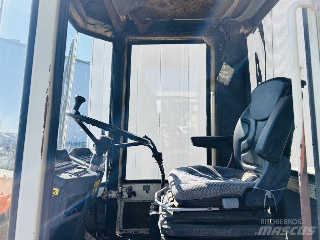 Schaeff KL835 Kompaktrakodók