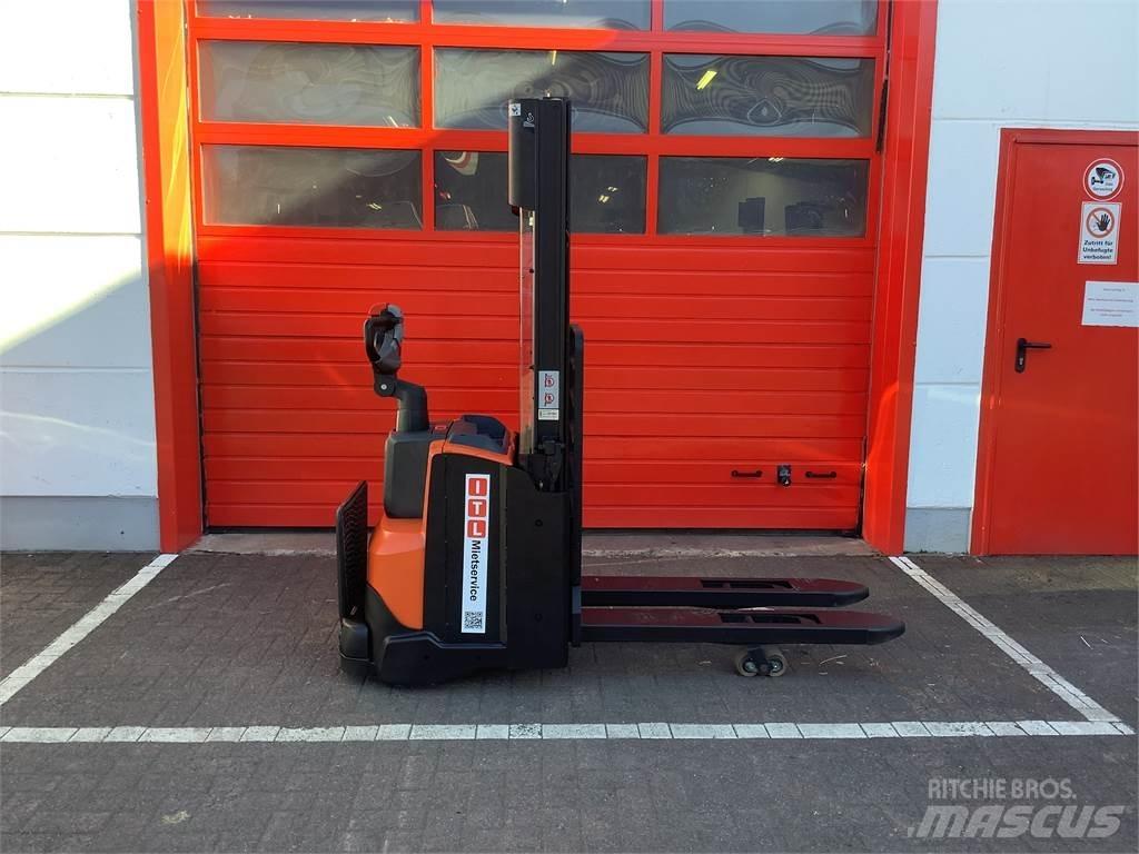 Toyota SWE120L Gyalogkíséretű targonca