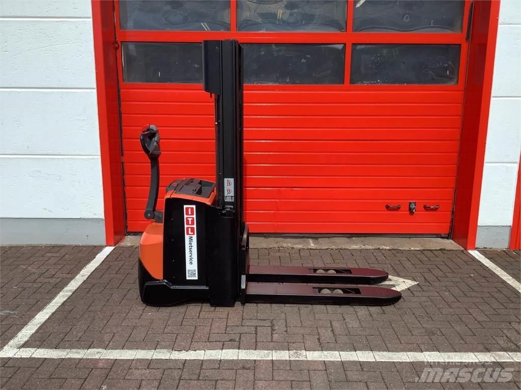 Toyota SWE140 Gyalogkíséretű targonca