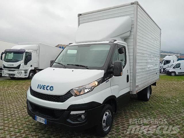 Iveco 35C13 Dobozos teherautók