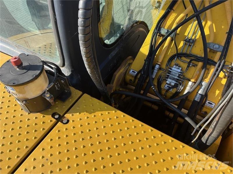 JCB JS220LC Lánctalpas kotrók