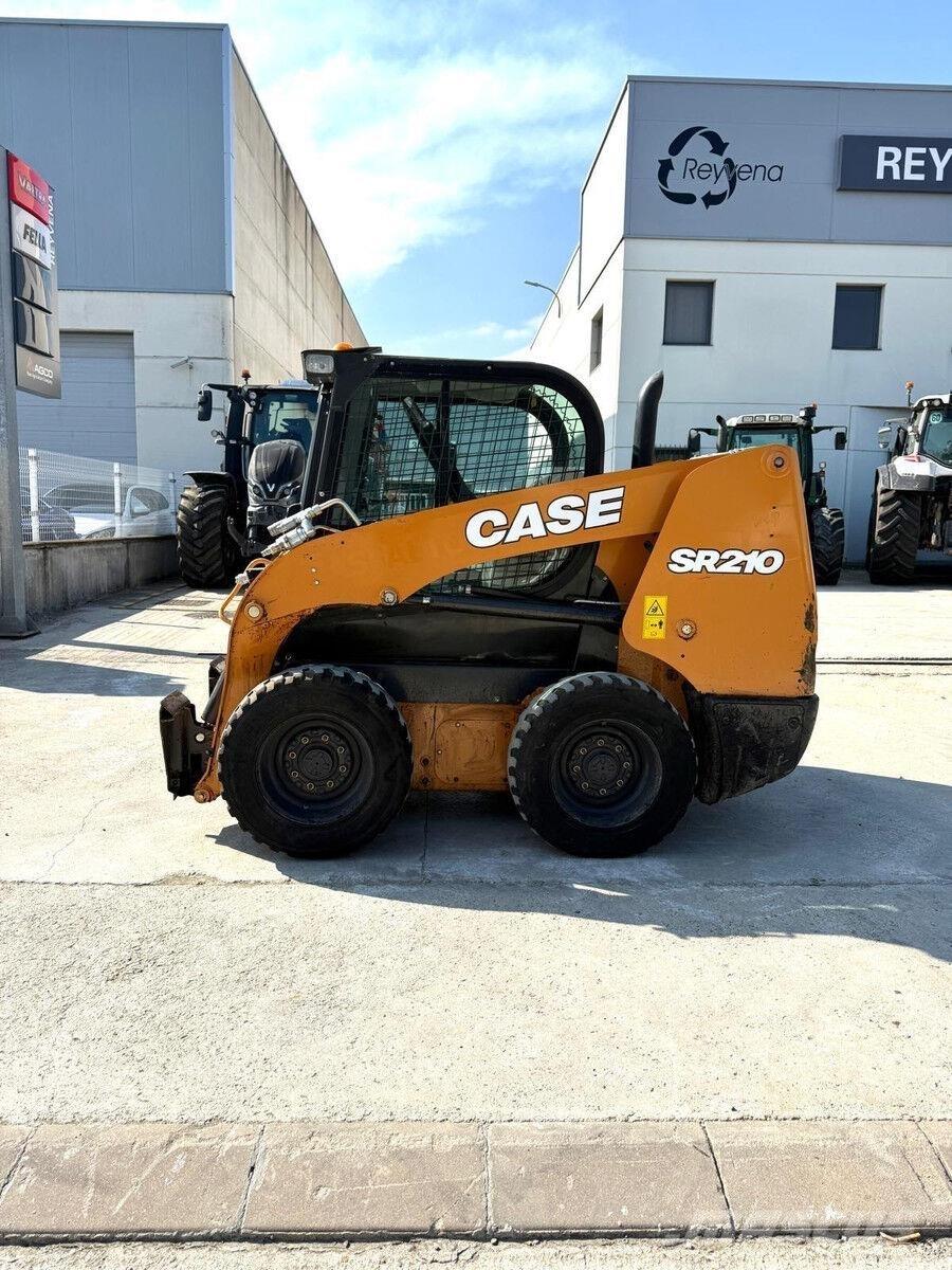 CASE SR210 Gumikerekes homlokrakodók