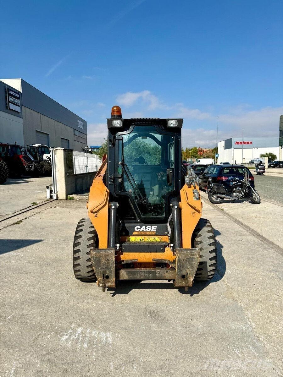 CASE SR210 Gumikerekes homlokrakodók