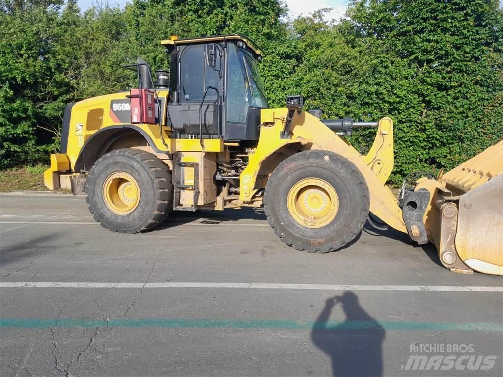 CAT 950M Gumikerekes homlokrakodók