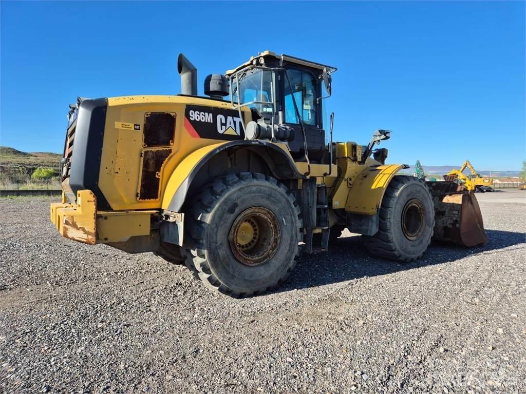CAT 966M Gumikerekes homlokrakodók