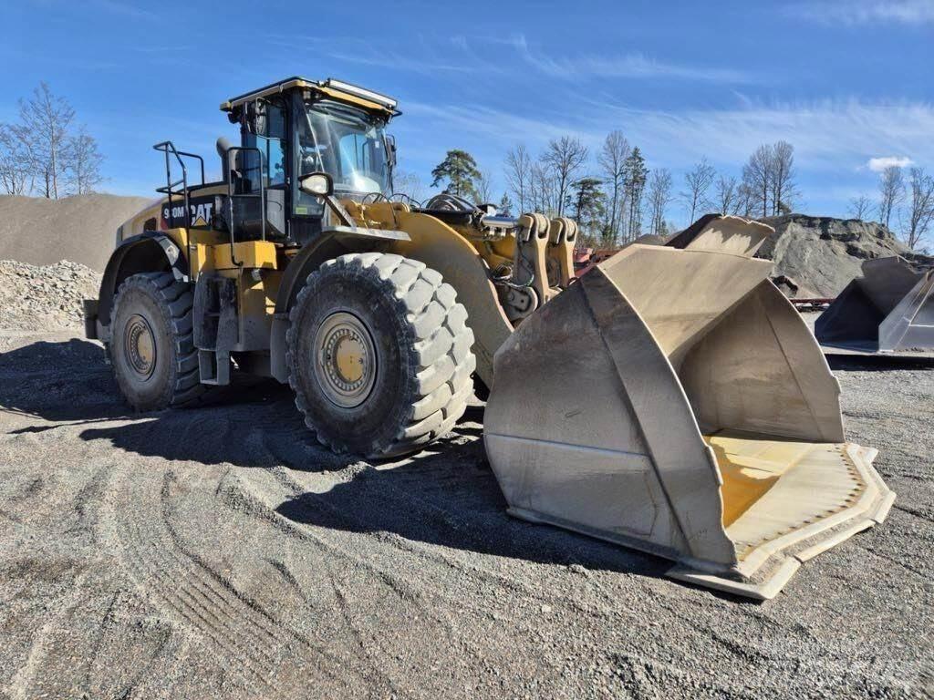 CAT 980M Gumikerekes homlokrakodók