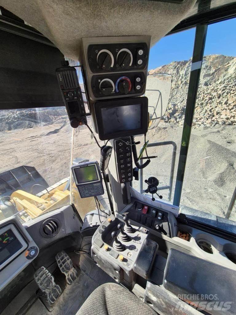 CAT 980M Gumikerekes homlokrakodók