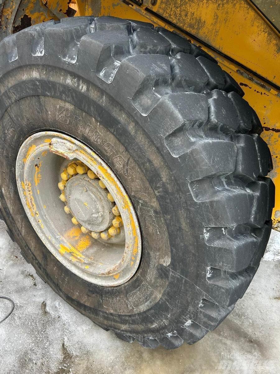 Volvo L90E Lánctalpas kotrók